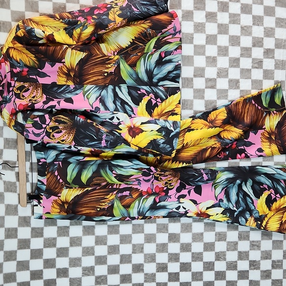 Fashion Nova LUXE 
Multicolor Floral Blazer & Suit Set - Picture 3 of 16